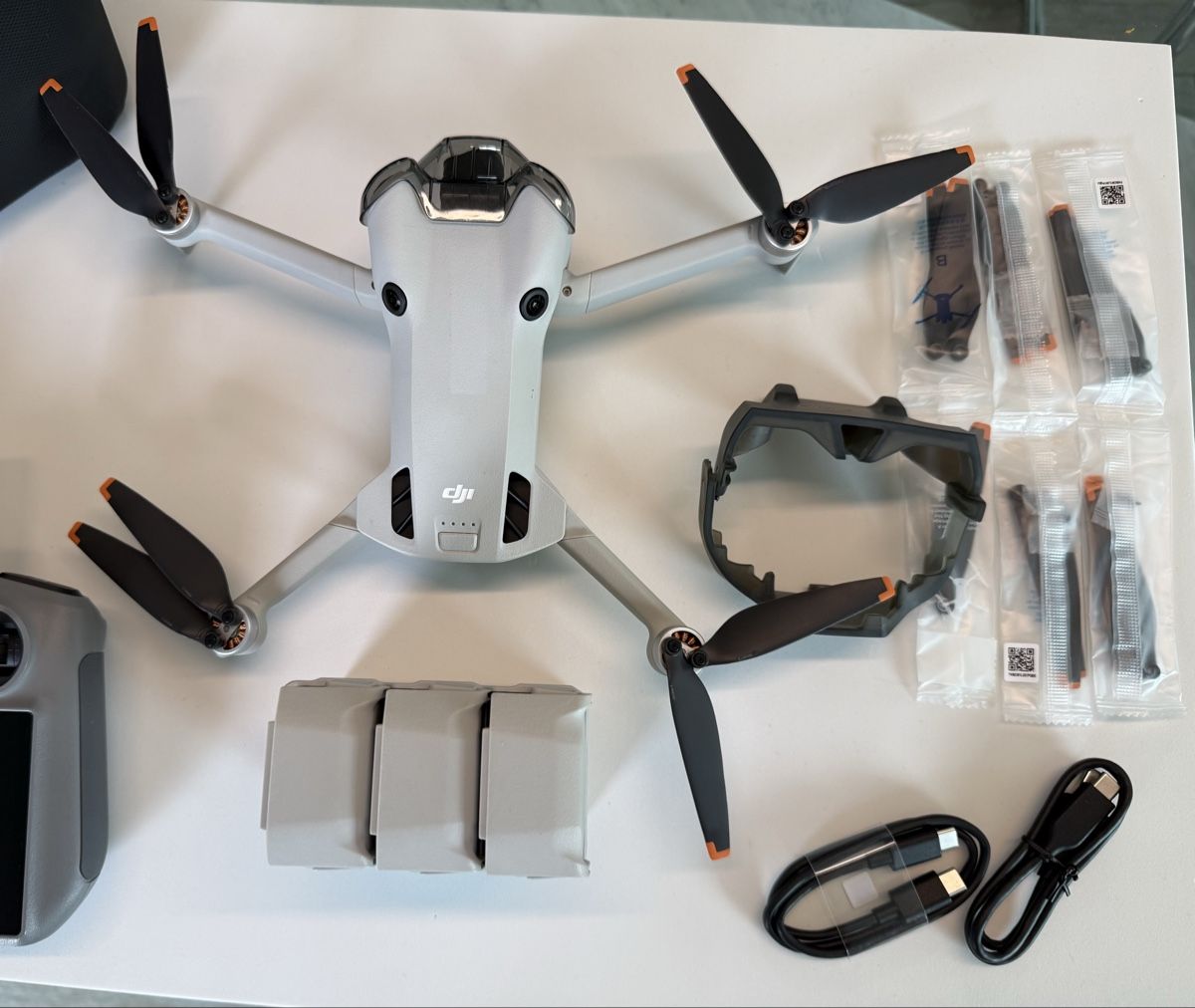 DJI Videocamere: DJI Mini 4 Pro Fly More Combo Drohne – Nuovo (secondo la descrizione) da Pfungen venduto da breku 1