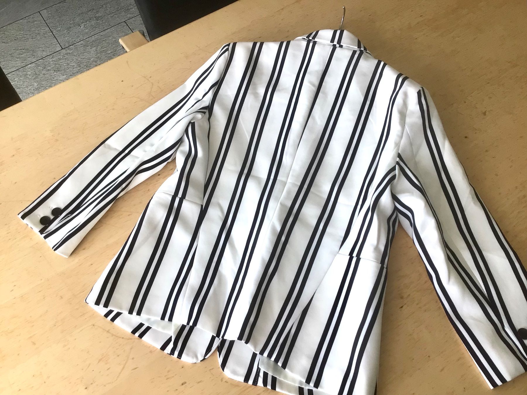 Giacche: Neue Blazer gr. M Creme/schwarz – Nuovo (secondo la descrizione) da Untersiggenthal venduto da Kopkop 4