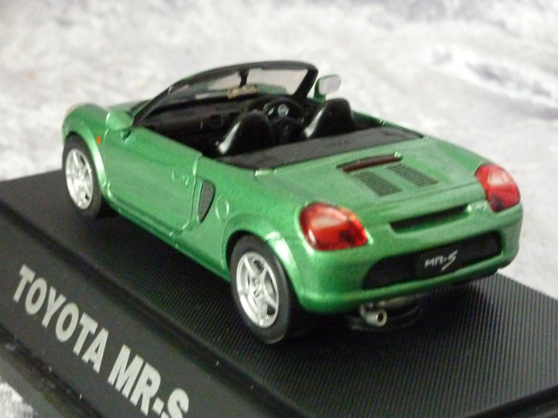 Toyota Modellini d'auto: Toyota MR2  1:43 – Nuovo e nell'imballaggio originale da Dürrenäsch venduto da modellautos4you 3