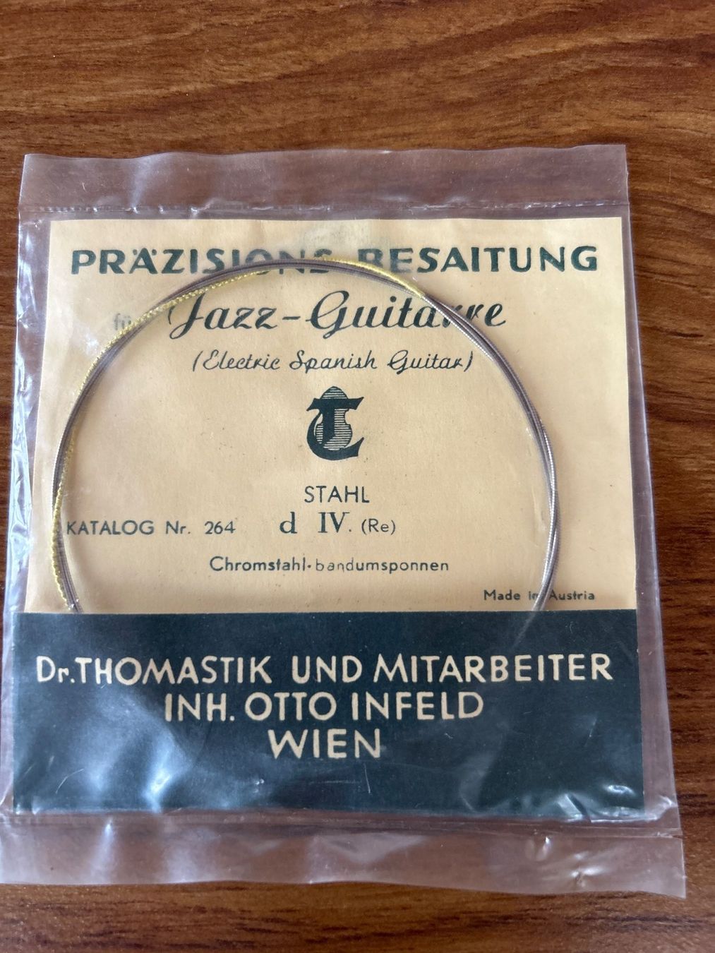 Strumenti musicali: Dr. Thomastik Jazz Guitar Strings NEU – Nuovo e nell'imballaggio originale da Villnachern venduto da RicardoMary