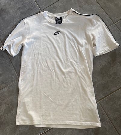 Nike T-Shirt ***