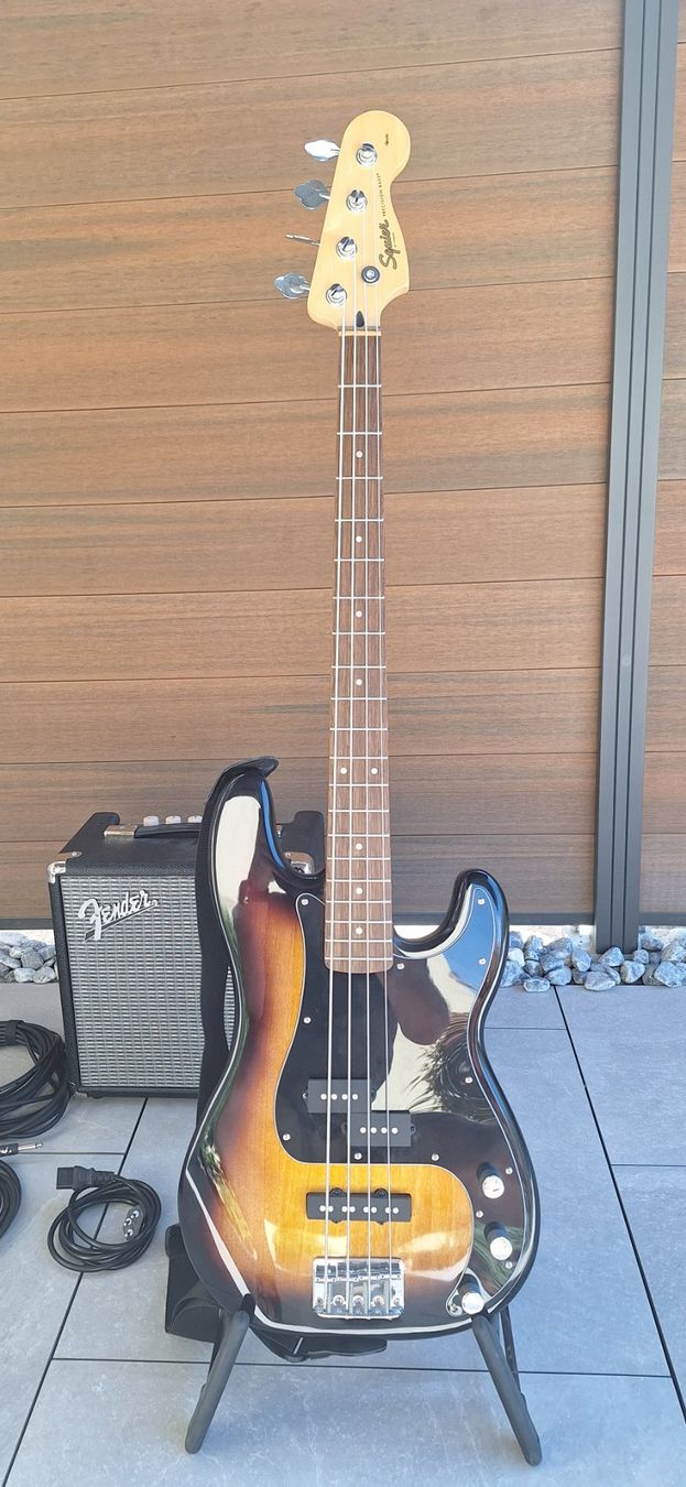 Squier Strumenti musicali: E-Bass Set Squier – Usato da Arisdorf venduto da chris0815 1
