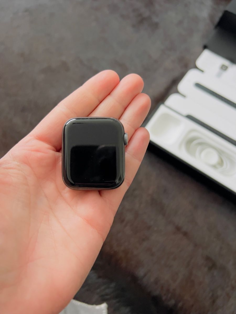 Apple Smartwatch: Apple Watch Series 5, Nike Edition  – Usato da Känerkinden venduto da luisaknop 1