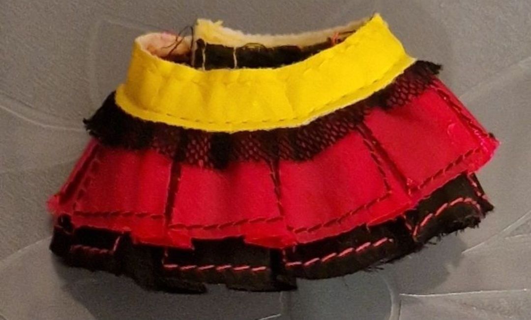 Bambole: jupe pour Barbie – Usato da Couvet venduto da Pioune