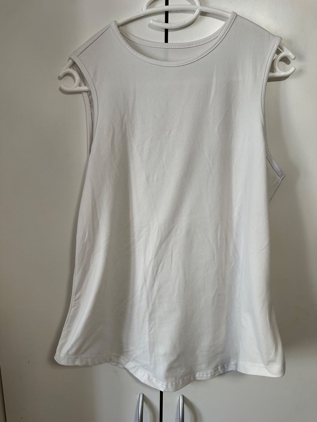 Tops: Damen Tanktop weiss Grösse M – Gebraucht aus Schaan von Hermine2018