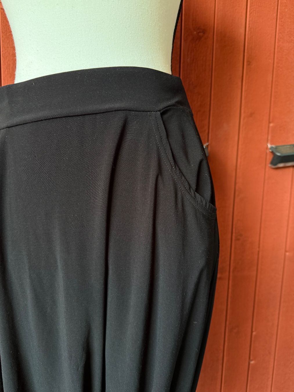 Pantaloni: Schwarze Hose – Usato da Riehen venduto da ann_76jw 1