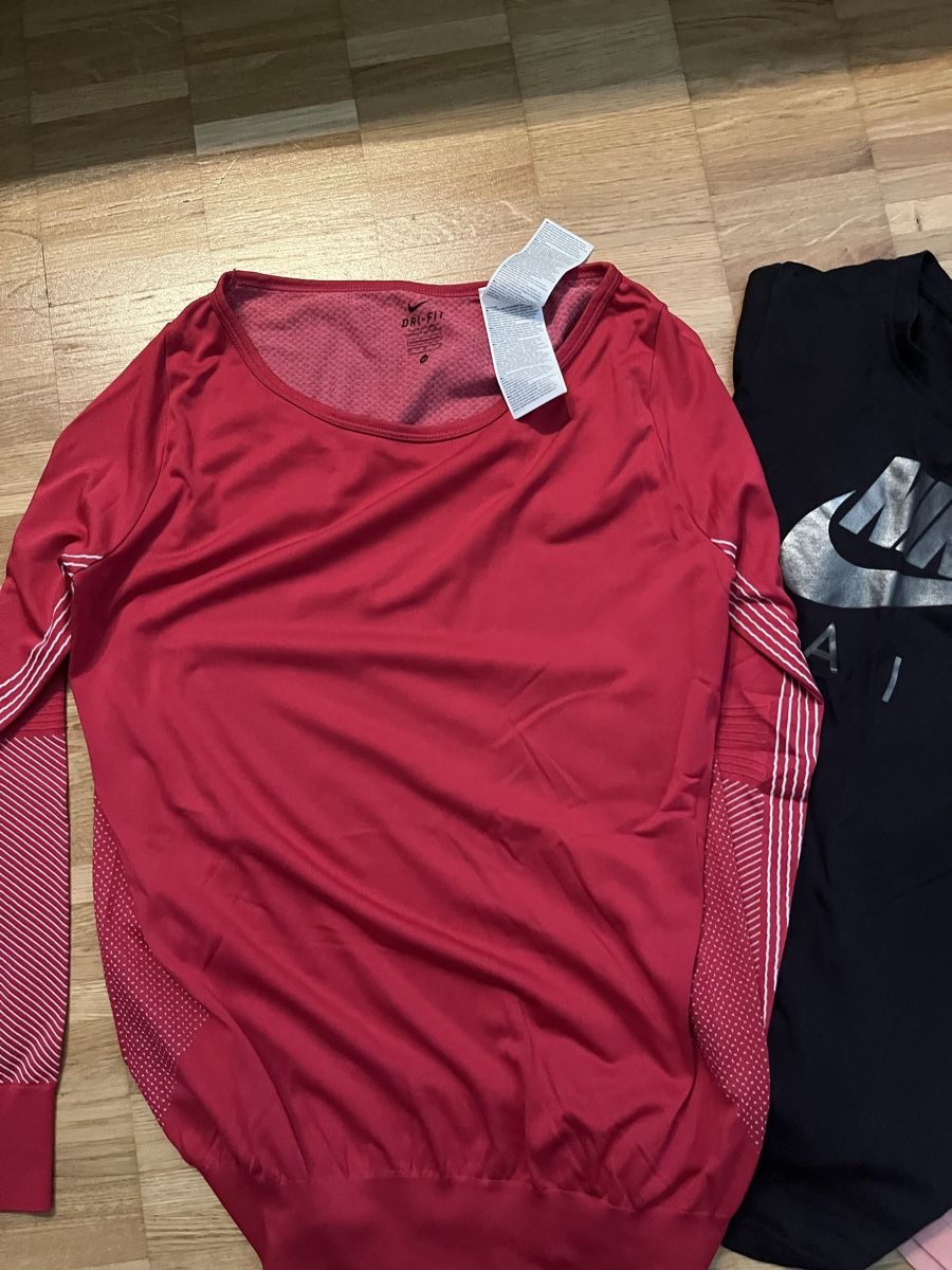 Nike Lotti di vestiti: Kleiderpacket Nike M/L – Usato da St. Gallen venduto da Cocobello1892 1