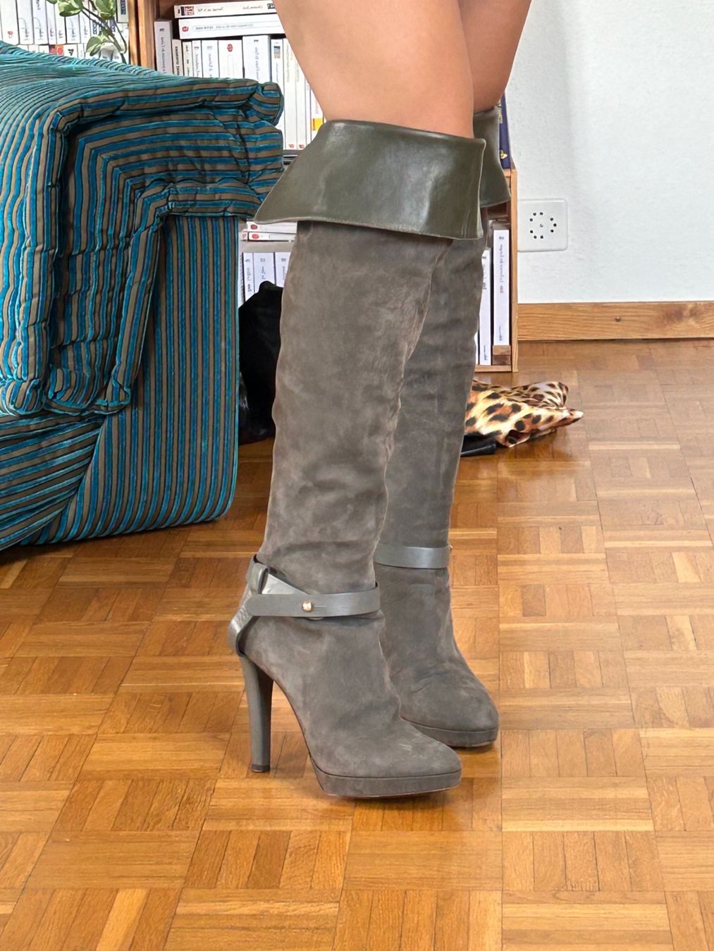 Sergio Rossi Scarpe da donna: Cuissardes suède gris Sergio Rossi – Usato da Geneve venduto da Salomevergne 2