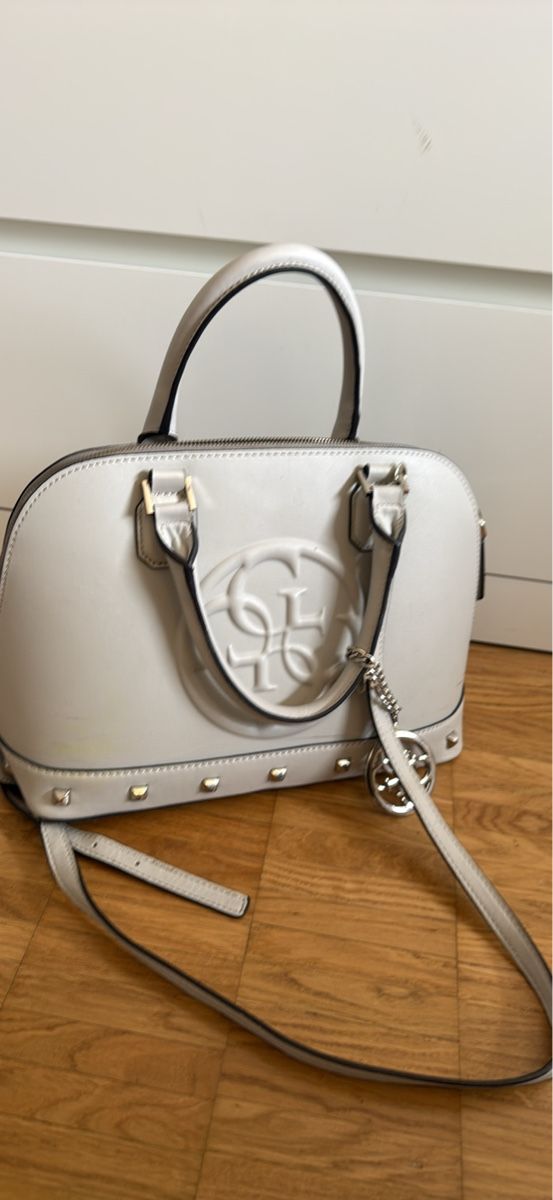 Guess Borse da donna: Schicke Guess Handtasche / beige – Usato da Dietikon venduto da cri_vj5l