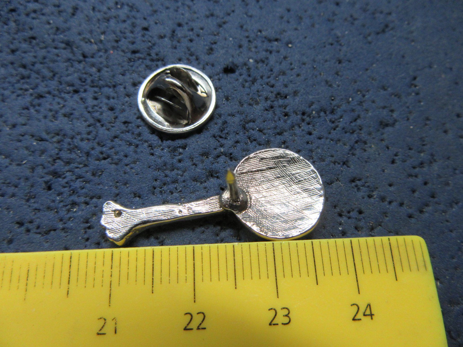 Plaketten & Abzeichen: BANJO MUSIC PIN SILBRIG – Gebraucht aus Ettingen von Hausi4711 1