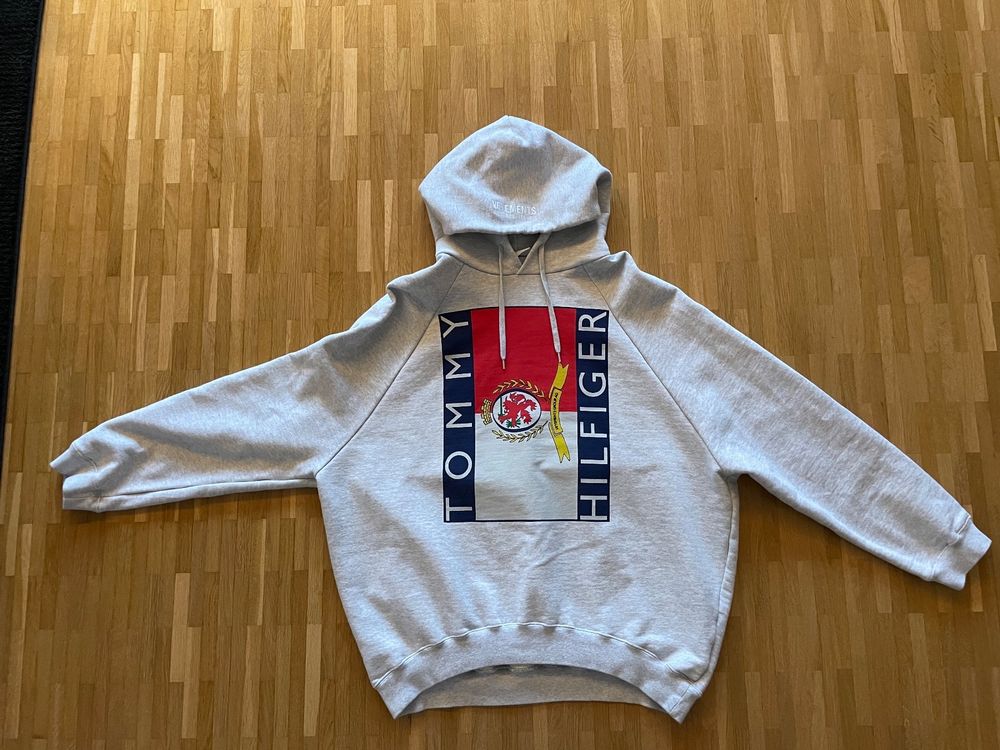 Vetements x Tommy Hilfiger Hoodie size XS | Kaufen auf Ricardo