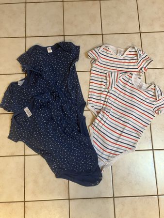 5 Kurzarm Bodys Gr. 104 Baby Club Top Zustand!