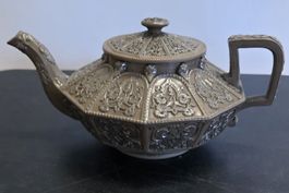 Antike Teekanne (1849–1860) mit britischem Diamantstempel