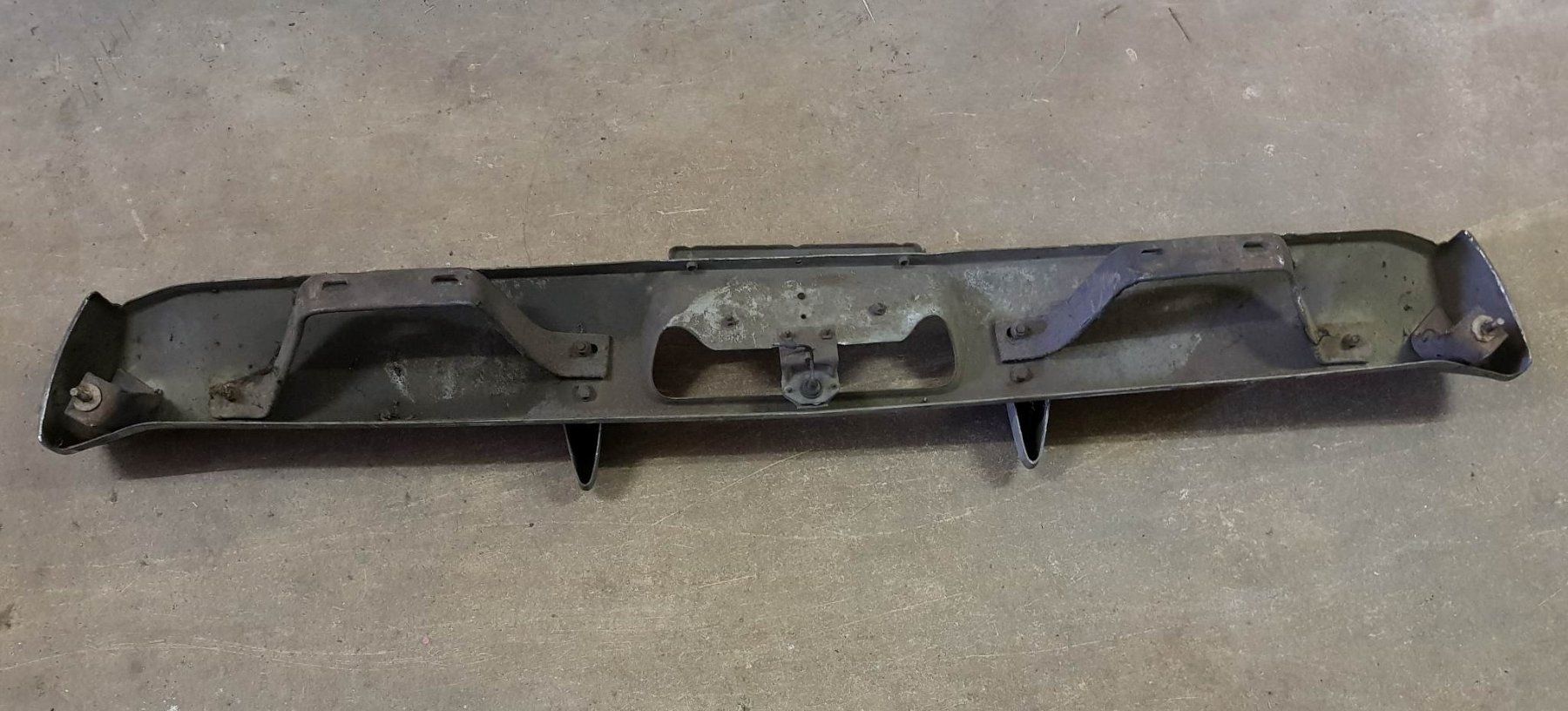 Mopar Tutti pezzi di ricambio auto: Heck Bumber Mopar A-Body – Usato da Niedergösgen venduto da usc_8qc6 1
