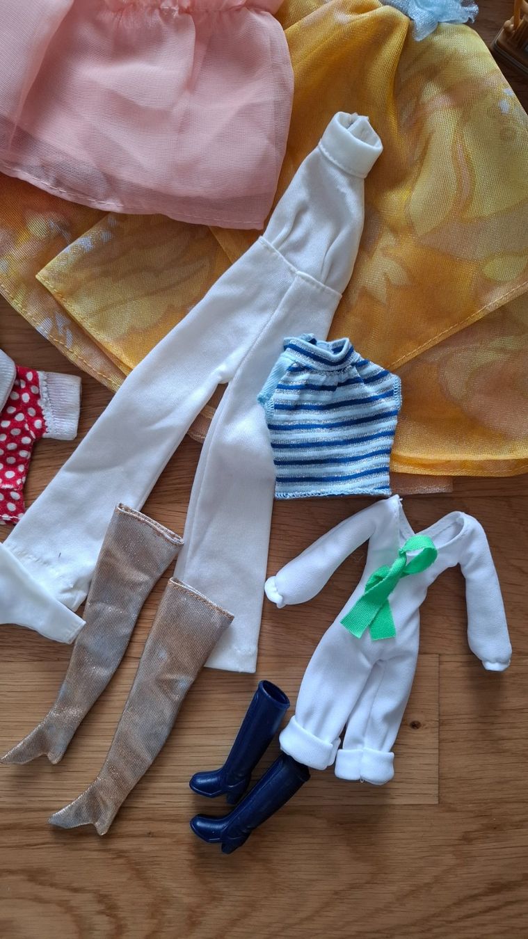 Puppen: Vintage-Kleiderlot – Gebraucht aus Frauenfeld von PaperPlane63 1