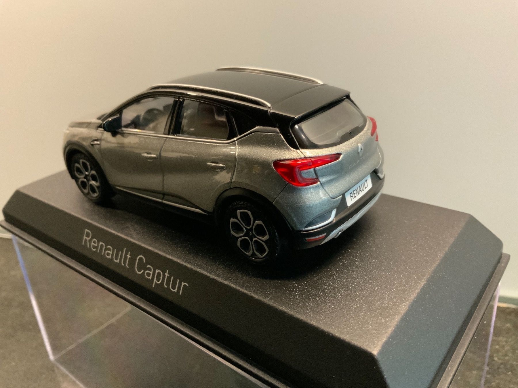 Renault Modellini d'auto: Renault Captur Serie 2 ab Jg. 2020 – Nuovo e nell'imballaggio originale da Erlenbach im Simmental venduto da Model_box 2