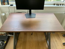 Stehschreibtisch aus Eiche mit Metallbeinen