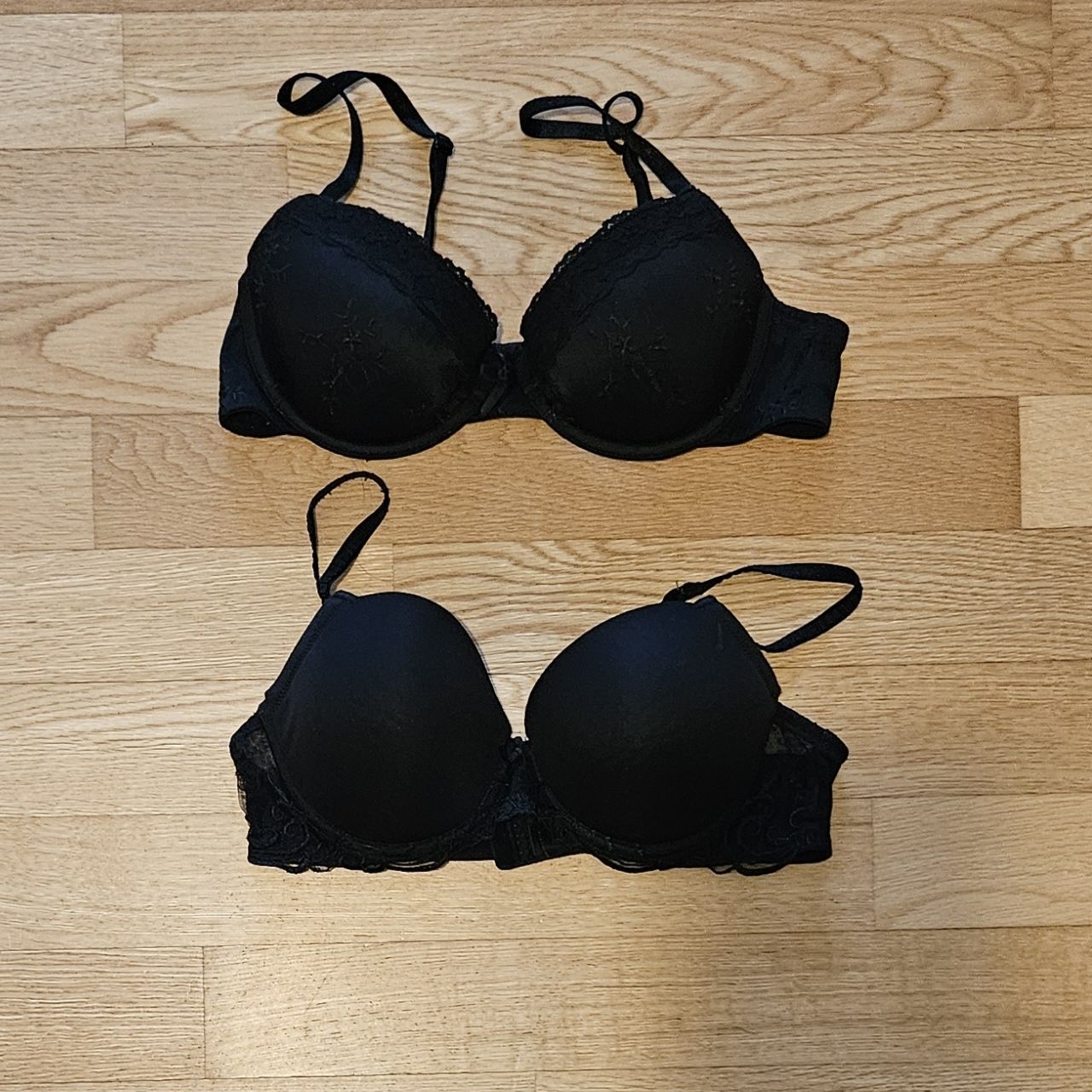 Altra biancheria intima: BH schwarz 75B – Usato da Rotkreuz venduto da Kaffitanteli