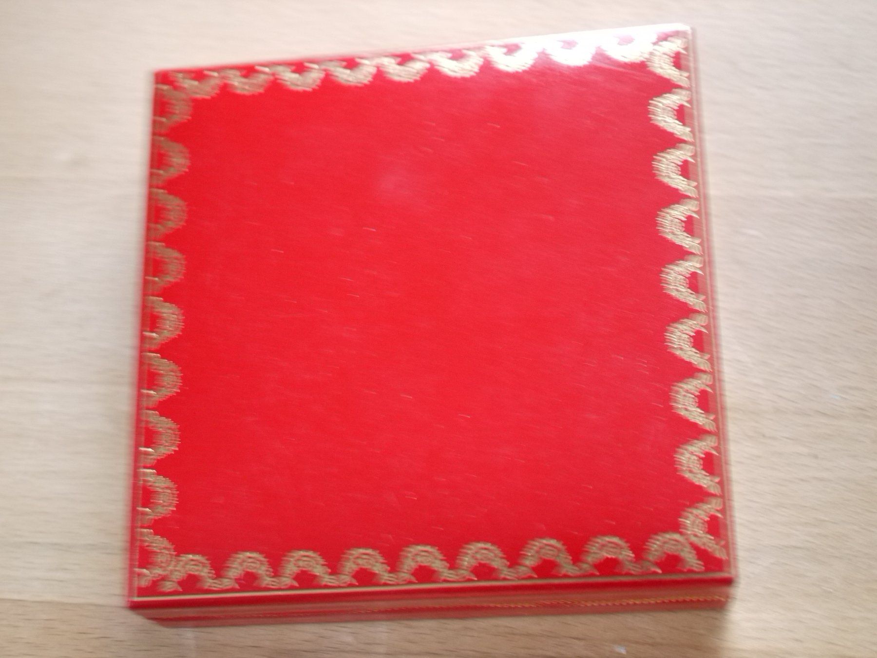 Cartier Portagioie: Mus de Cartier 12 x 12 x 2.8cm Ref. 535 – Usato da Gross venduto da Retro20 1