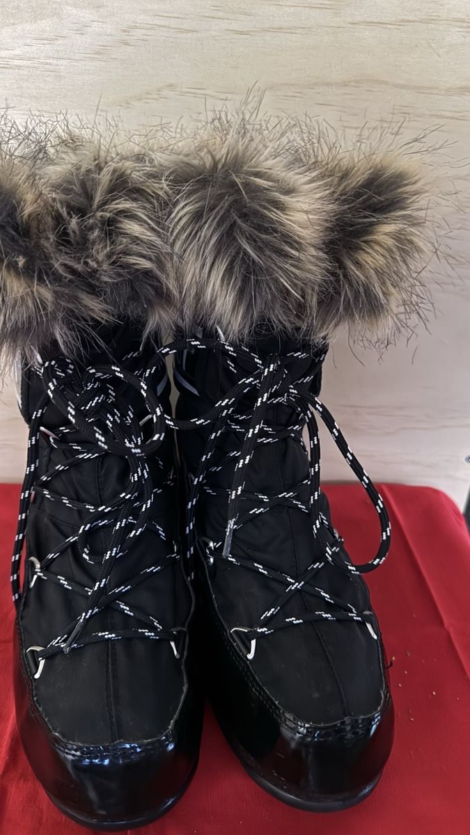 Moon Boot Chaussures femmes: Moon Boot Monaco size 40 – D'occasion à Muralto par yes_5nmx
