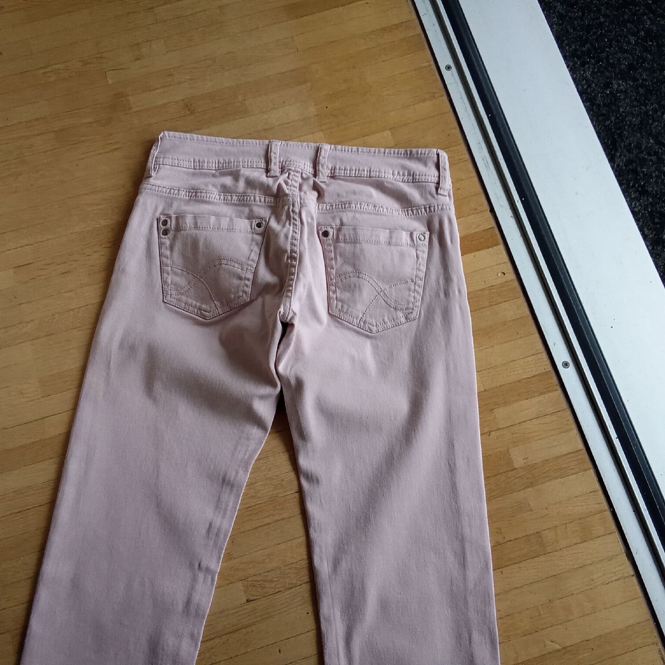Lotti di vestiti: Da.-Hose roséfarb. CHF 8.-- u. pass. Bluse CHF 8.-- – Usato da Frauenfeld venduto da clausi 5