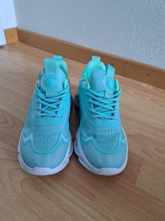 Damenschuhe: Sneaker gr. 37 neu – Neu (gemäss Beschreibung) aus Pfäffikon SZ von Milu88 1