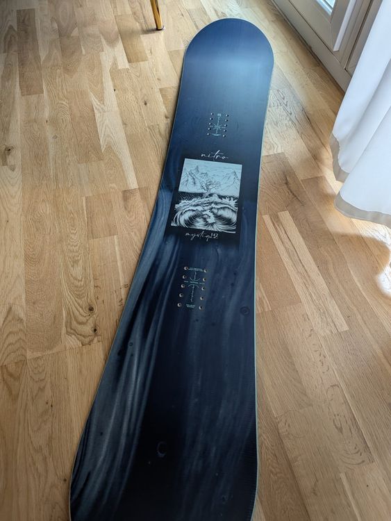 Snowboard Nitro Board: Nitro Mystique Snowboard 142 – Nuovo (secondo la descrizione) da Emmenbrücke venduto da hablinat