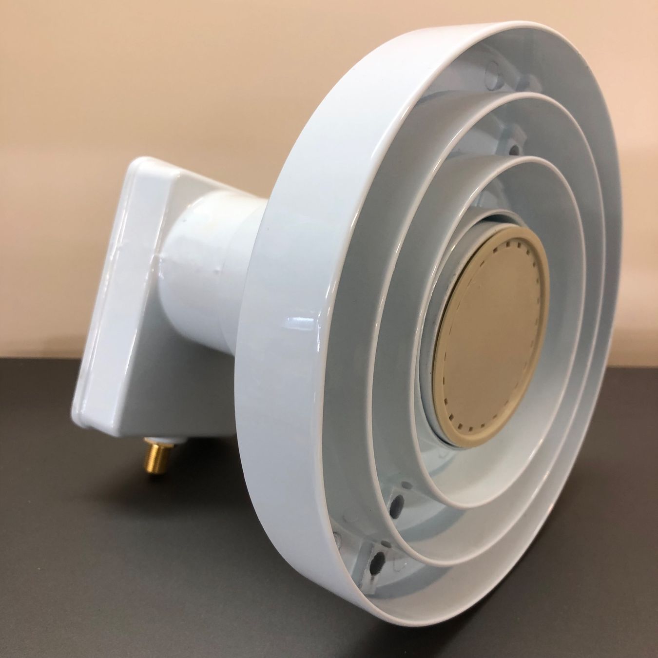 Satellitenschüssel: LNB Astrotel PM-9/C-V/H Gold – Gebraucht aus Neerach von Arbimus 7