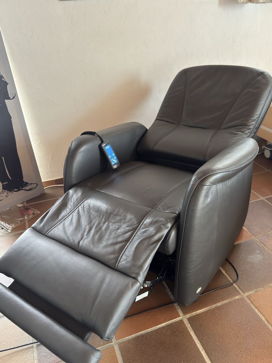 Himolla Poltrone: Himolla Relaxsessel mit Aufstehhilfe – Usato da Hombrechtikon venduto da Froeschli9 4
