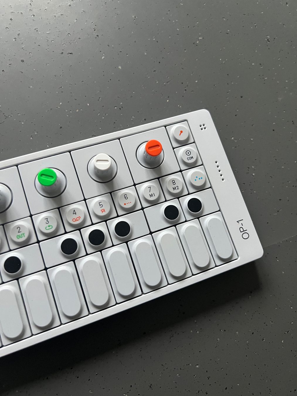 Teenage Engineering Musikinstrumente: Teenage Engineering OP-1 – Gebraucht aus Zürich von yos_p7zm 2