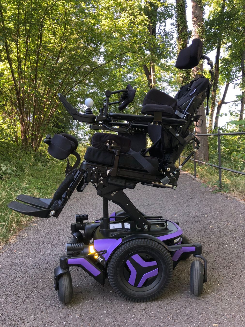 Sedie a rotelle: Elektro-Rollstuhl mit Stehfunktion und Sitzlift – Nuovo (secondo la descrizione) da Basel venduto da rog_vwf5