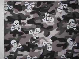 Baumwollstoff Camouflage schwarz/grau mit Totenköpfen