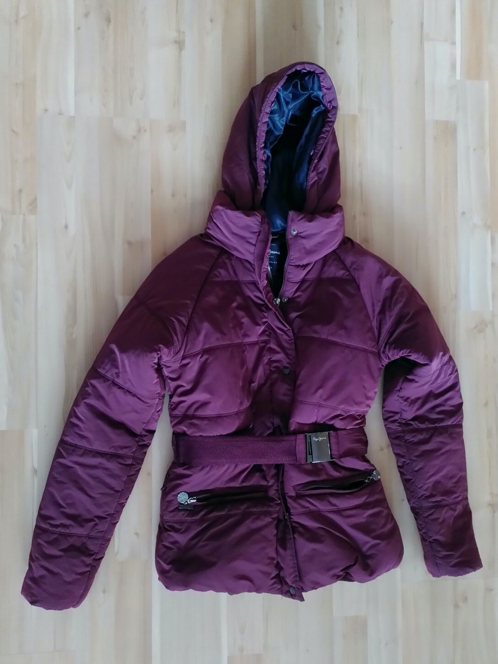 Pepe Jeans Giacche: Pepe Jeans Winterjacke, bordeauxrot, Gr. M – Usato da Brugg AG venduto da olamim 1