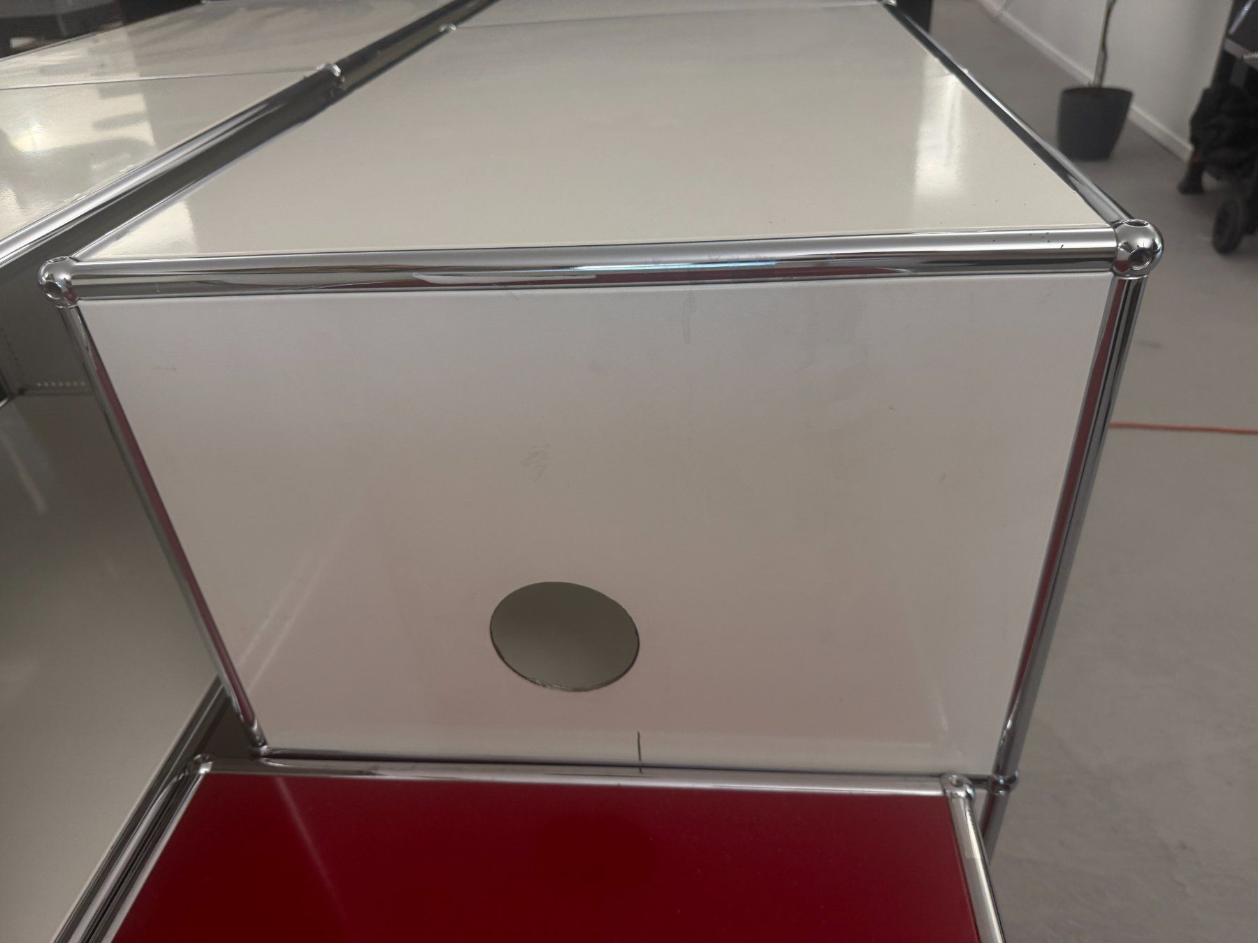 USM Cassettiere: USM Haller Sideboard - Regal weiss – Usato da Pfäffikon SZ venduto da xevo_Networks 3