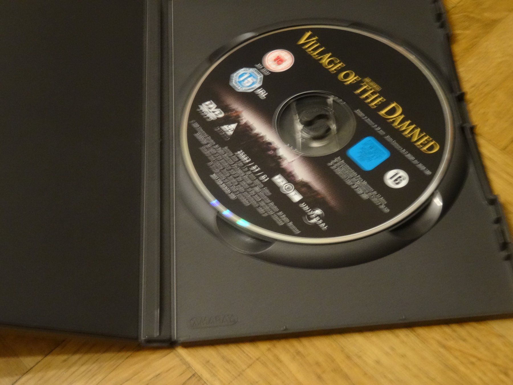 Alle DVDs: DVD Das Dorf der Verdammten – Gebraucht aus Olten von Disc-Verkauf 1
