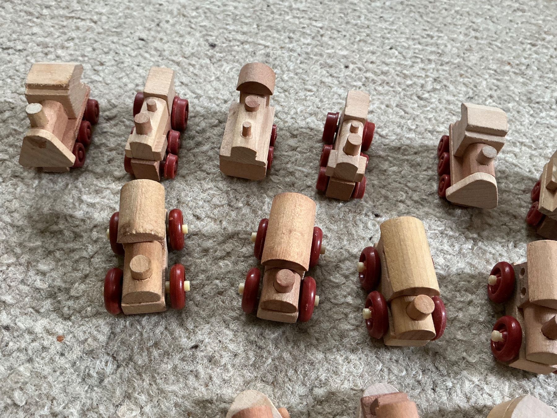 Statuette: Miniaturen- Holz - aus Ü- Eiern – Usato da Jona venduto da Jancy60 2