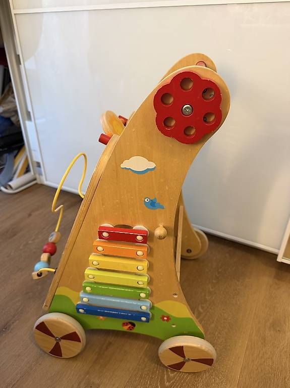 Veicoli per bambini: Schöne Laufhilfe aus Holz – Usato da Bäch SZ venduto da Blansz 1
