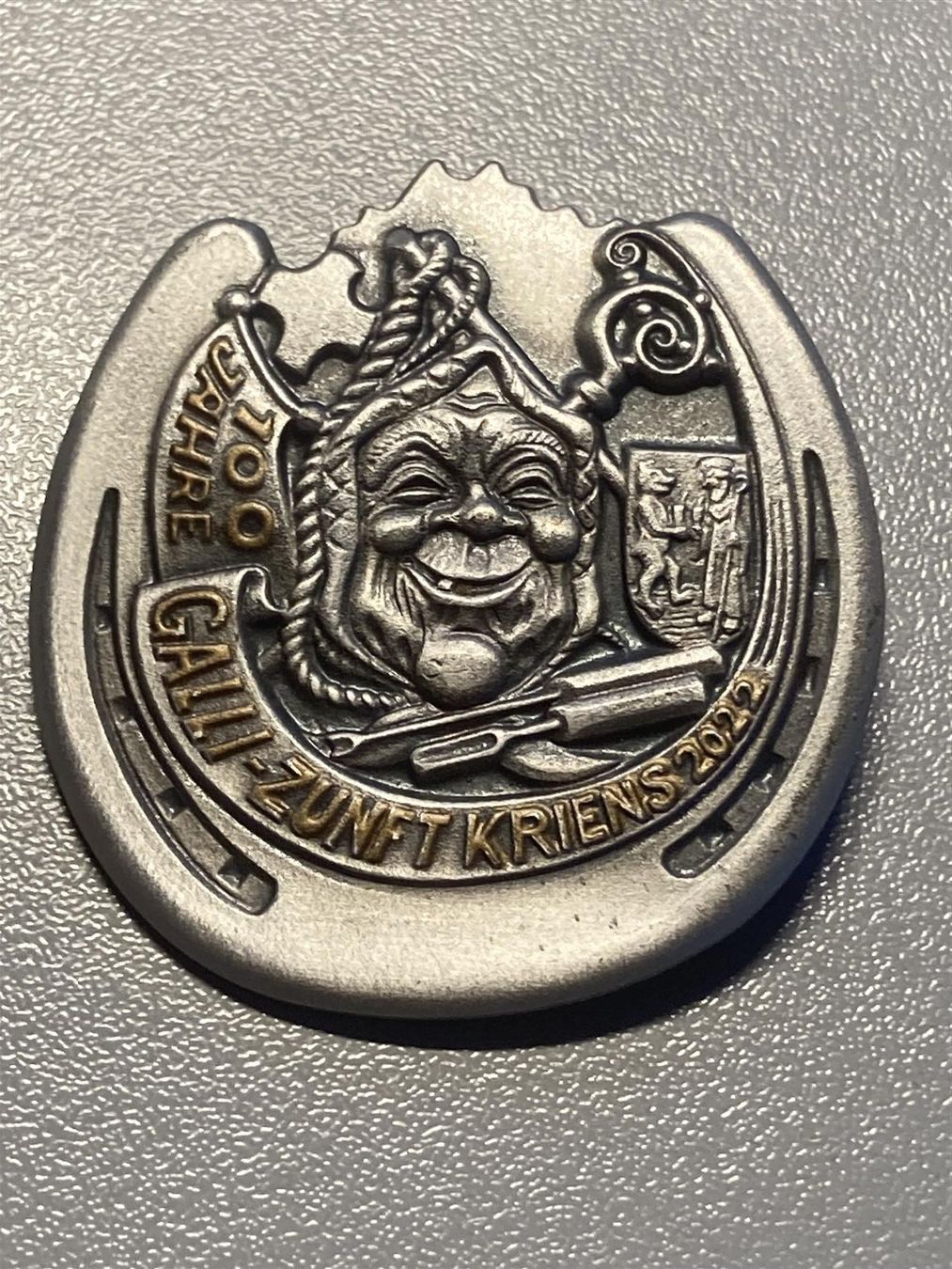 Placchette & Badge: Fasnachtsplakette Kriens Silber 2022 – Nuovo (secondo la descrizione) da Kriens venduto da Meier72