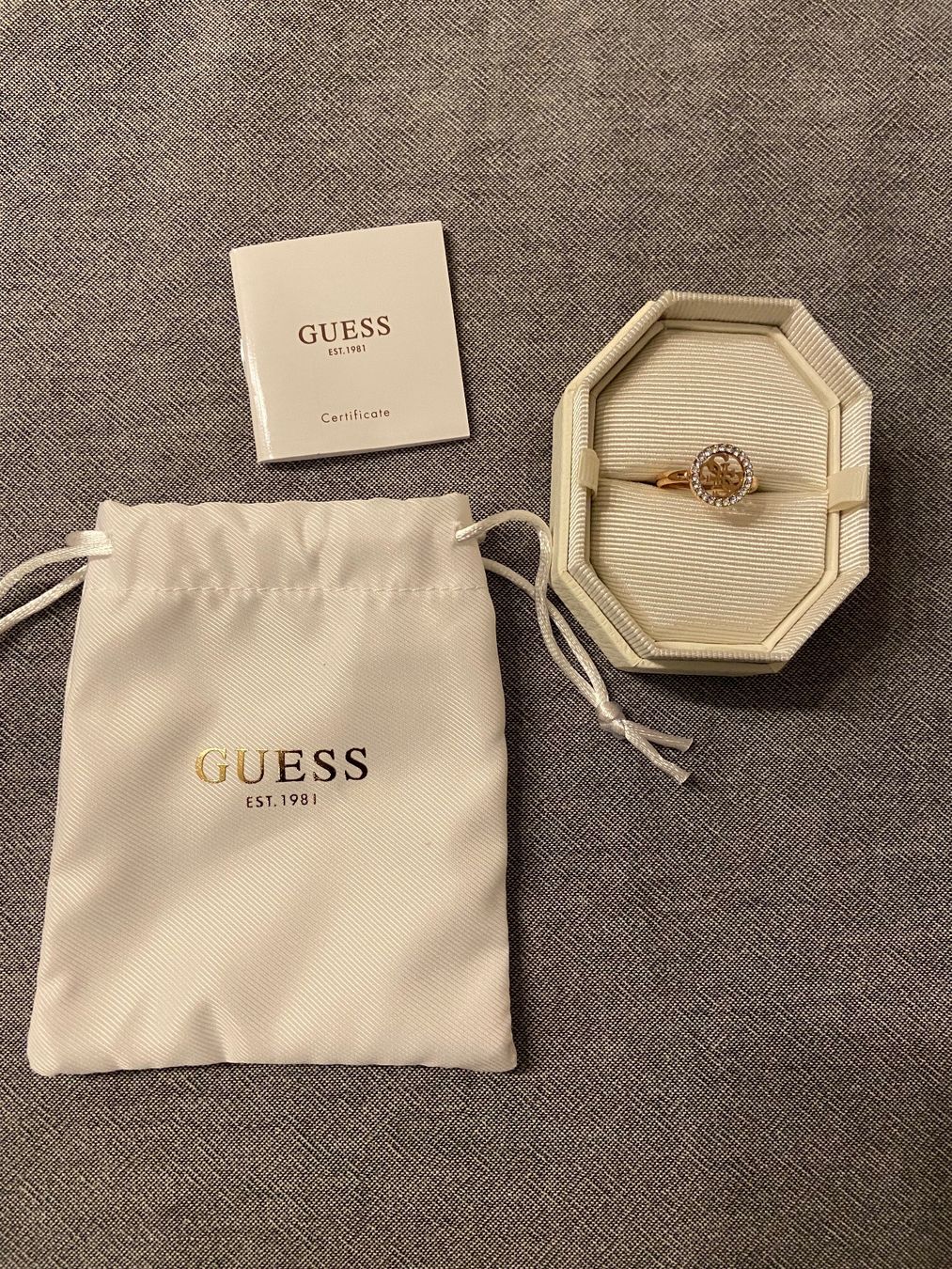Anelli: Bague Guess, taille 52 – Nuovo e nell'imballaggio originale da Plan les Ouates venduto da didi911