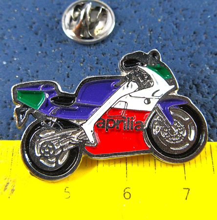 APRILIA MOTORRAD PIN GEPRÄGT SILBRIG