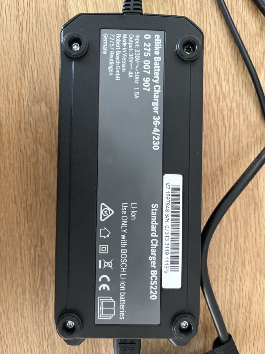 Bosch Caricabatterie: Bosch eBike Ladegerät Standard BCS220 36-4/230V – Usato da Sissach venduto da Flomilampi 1