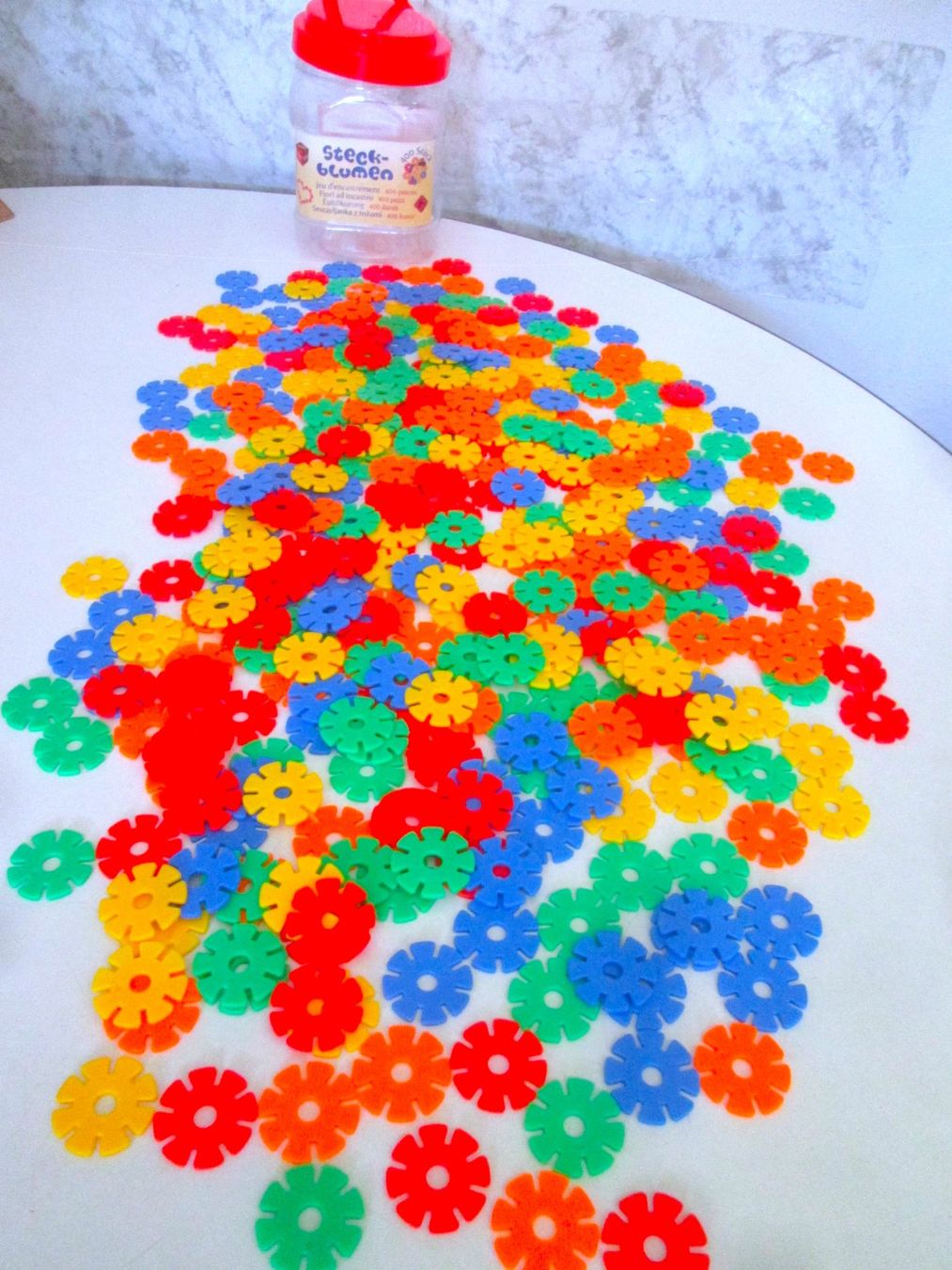 Spielzeuge: Steek-Blumen 400 Stück – Gebraucht aus Sementina von babucia