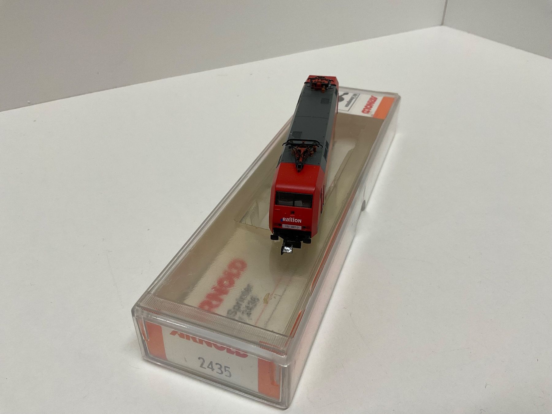 Arnold Modellini di ferrovie: Arnold 2435 BR 152 Railion, Bespielt mit Verpackung – Usato da Chur venduto da Chur75