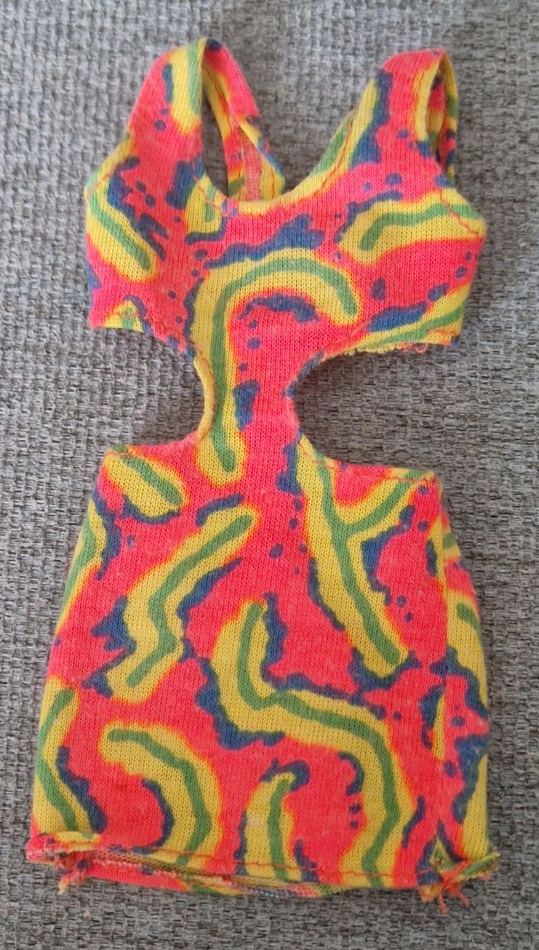 Bambole: Robe pour Barbie  – Usato da Couvet venduto da Pioune