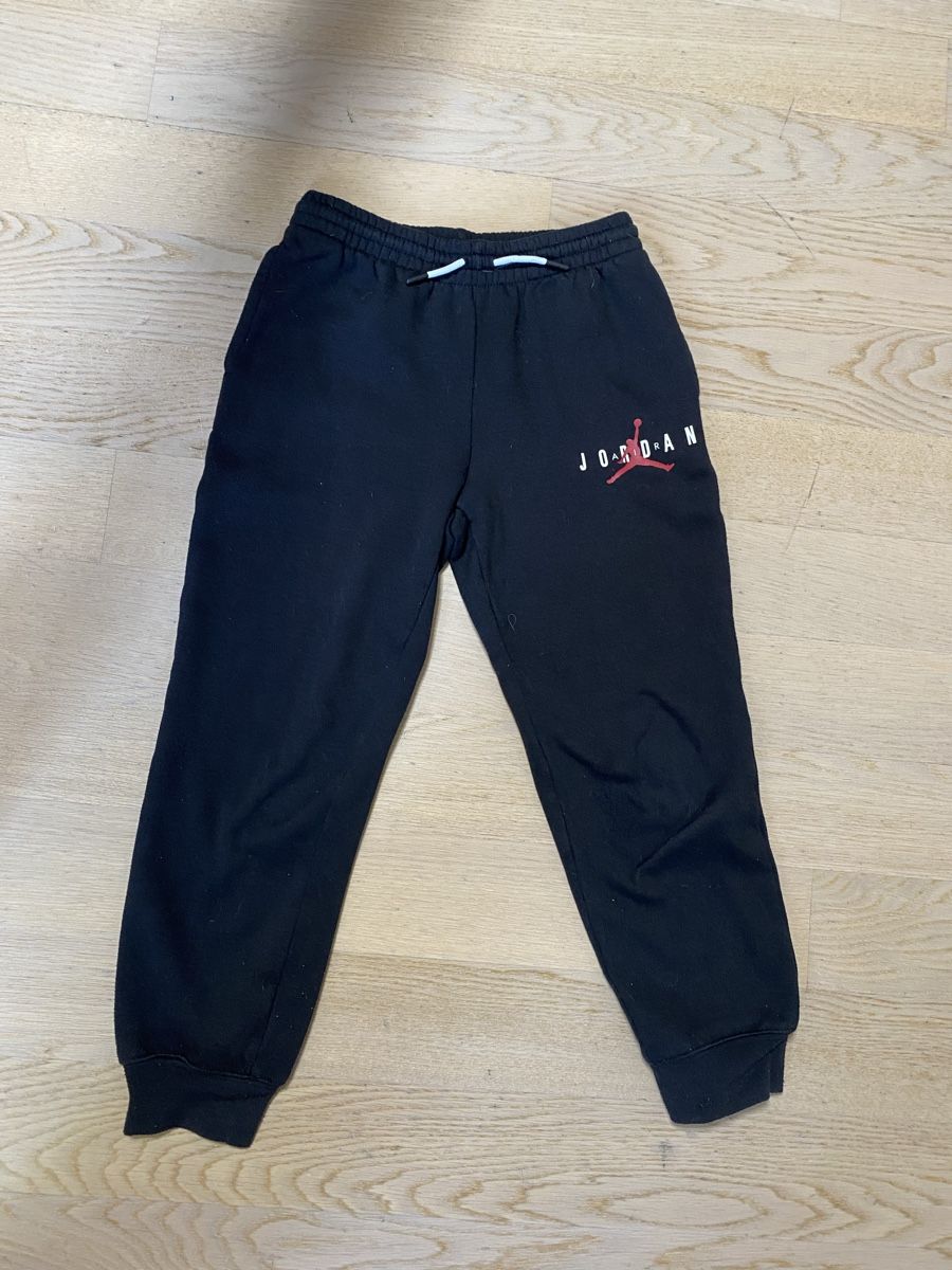 Jordan Pantaloni: Schöne Jordan Trainerhose – Usato da Urdorf venduto da Annette_Alder
