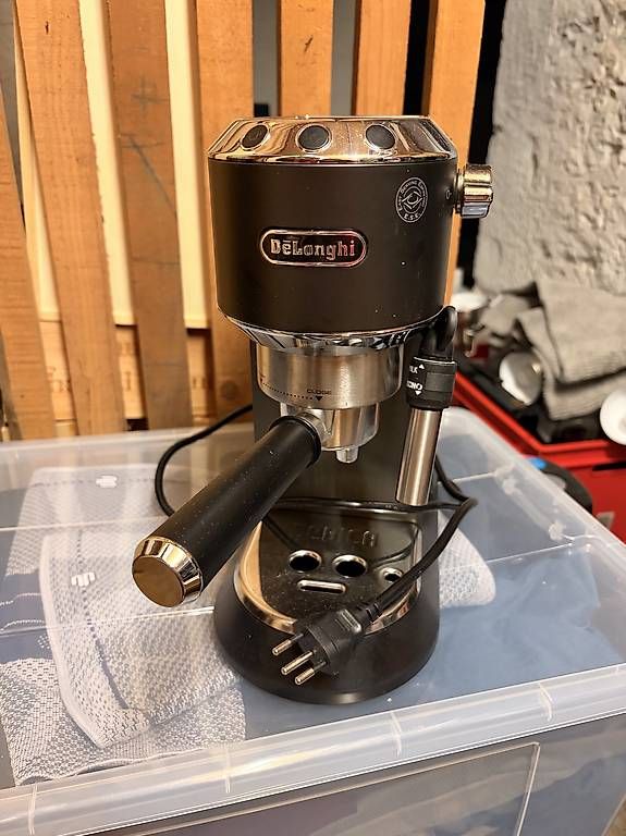 De'Longhi Macchine per caffè & Macchine per espresso: DeLonghi Kaffeemachine inkl. Milchschäumer – Nuovo (secondo la descrizione) da Basel venduto da cla_f5hs 1