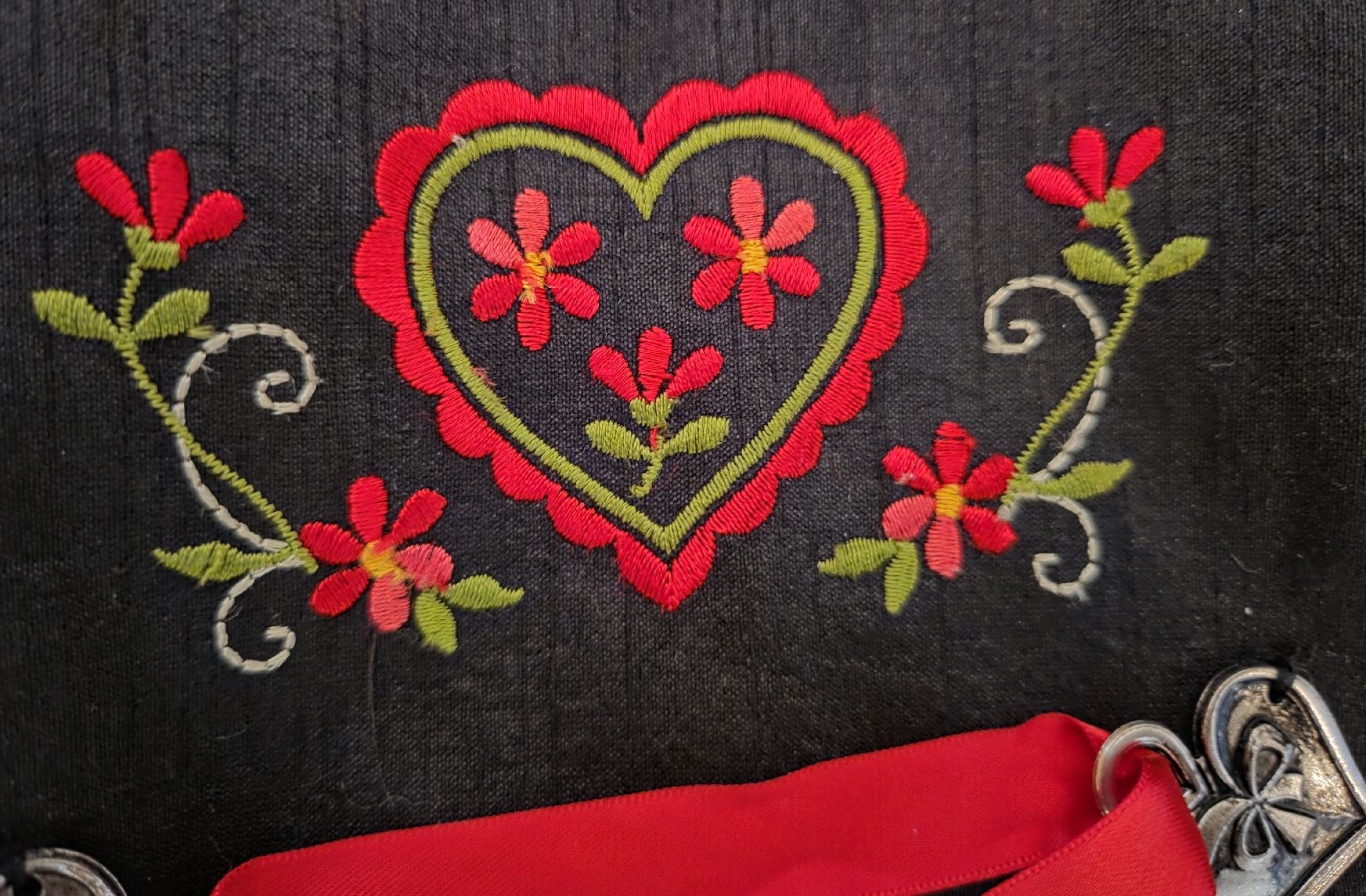 Trachtenmode: Dirndl 3-Teilig (Grösse: 40) – Gebraucht aus Winterthur von Nana114 3