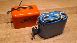 2 Vintage Sparkässeli Spardosen massiv 60/70er Jahre