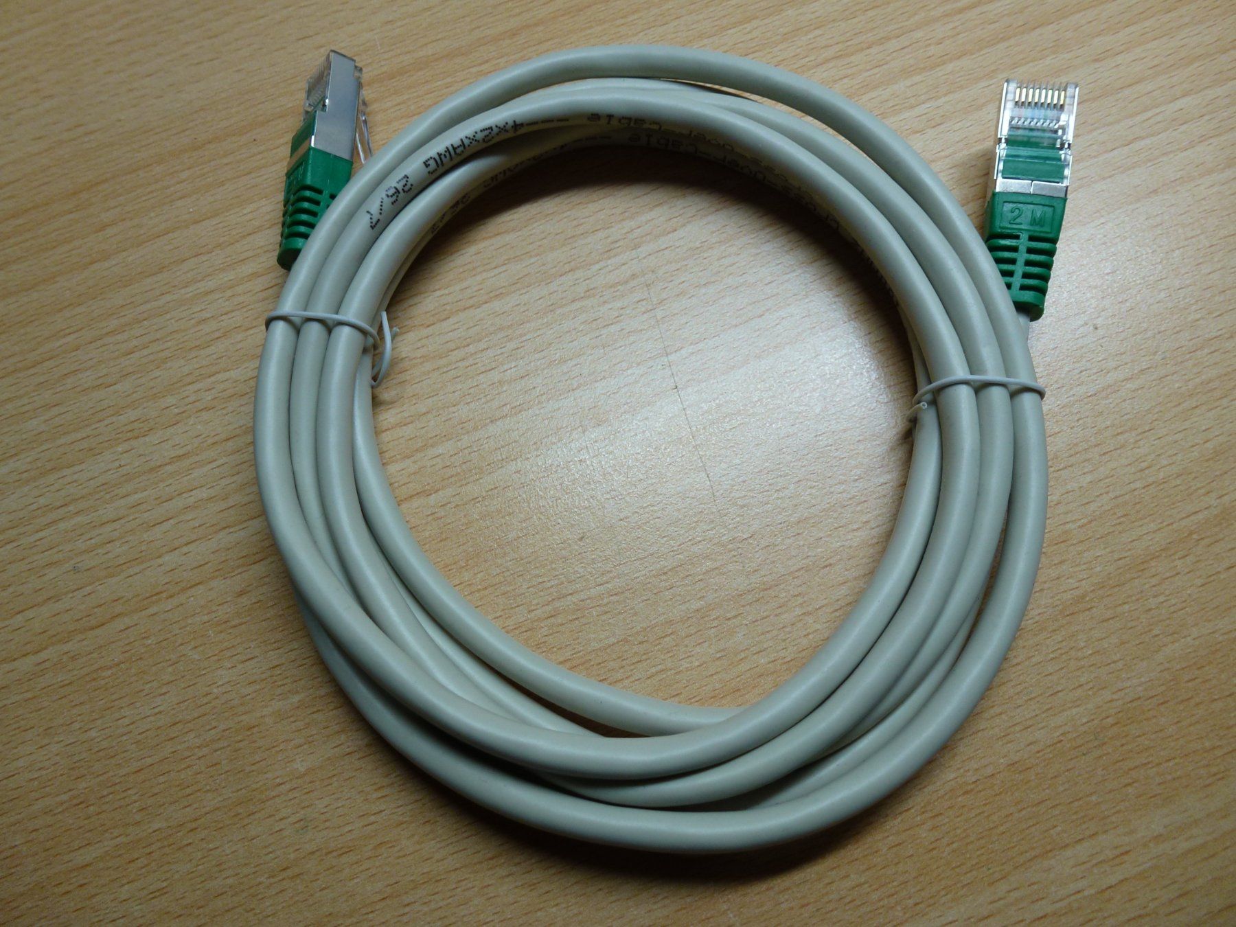 Câbles: Patchkabel Cat 5e grau 2m – Neuf avec emballage d'origine à Hombrechtikon par HGK50 4