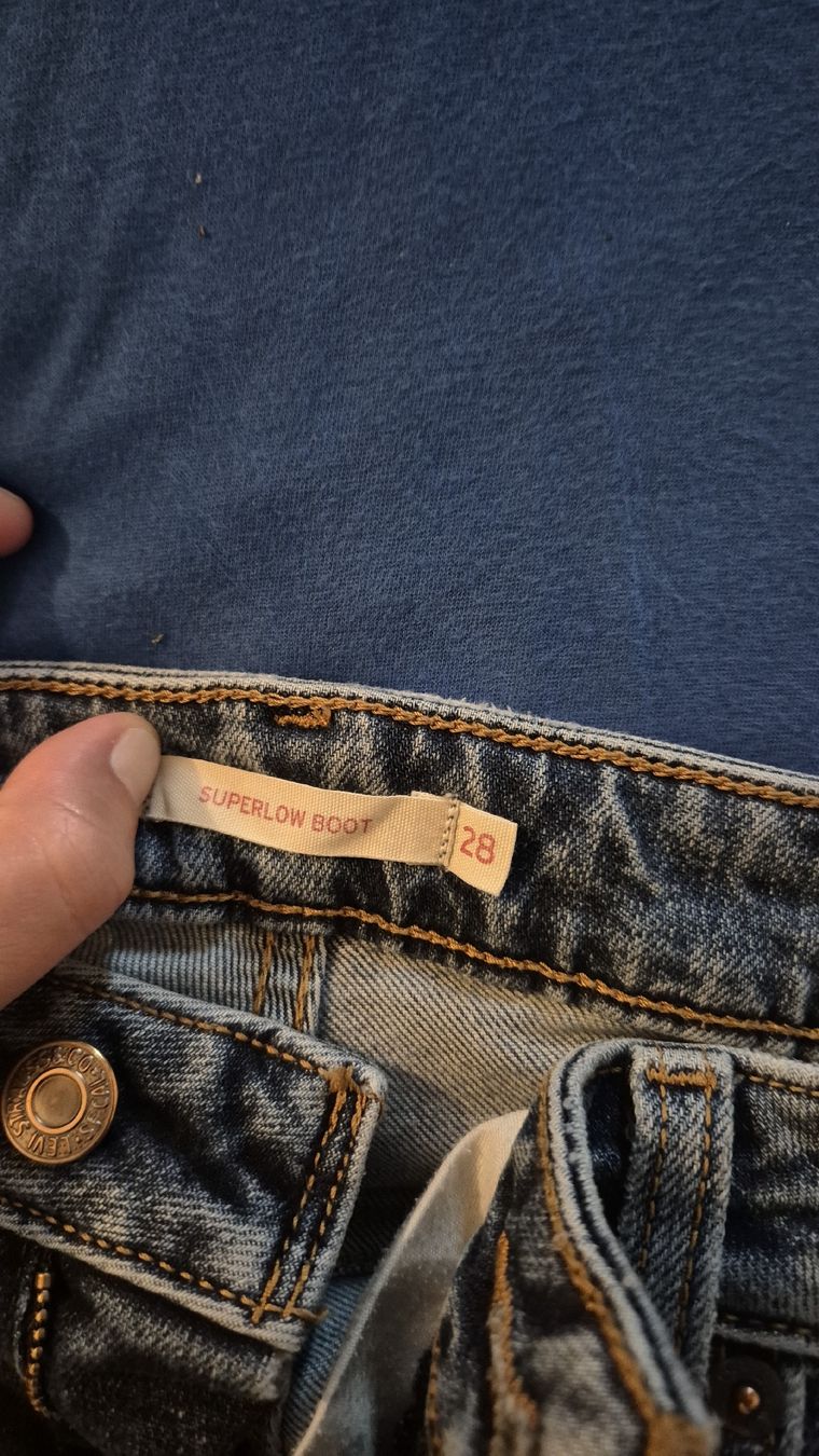Levi's Jeans: jeans Levis – D'occasion à Bruson par John90b 2